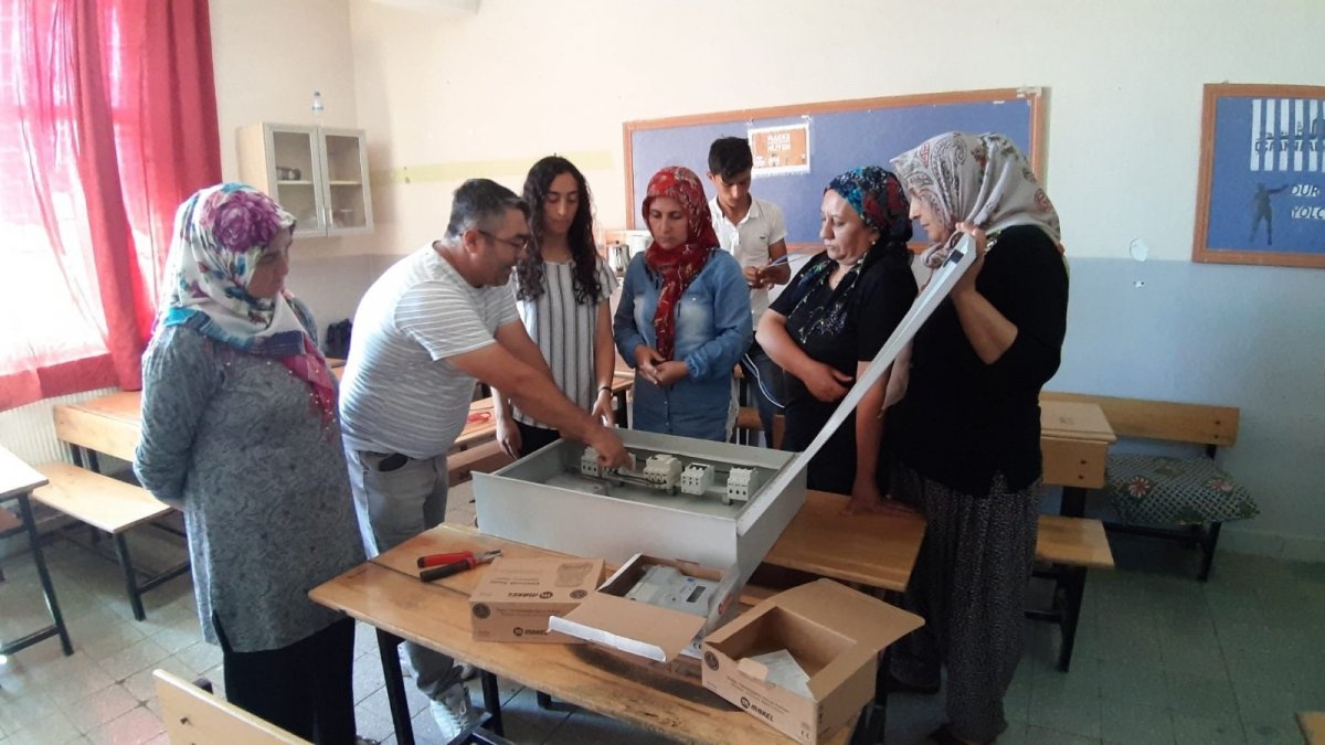Adana da açılan elektrik kursuna kadınlar akın etti #3