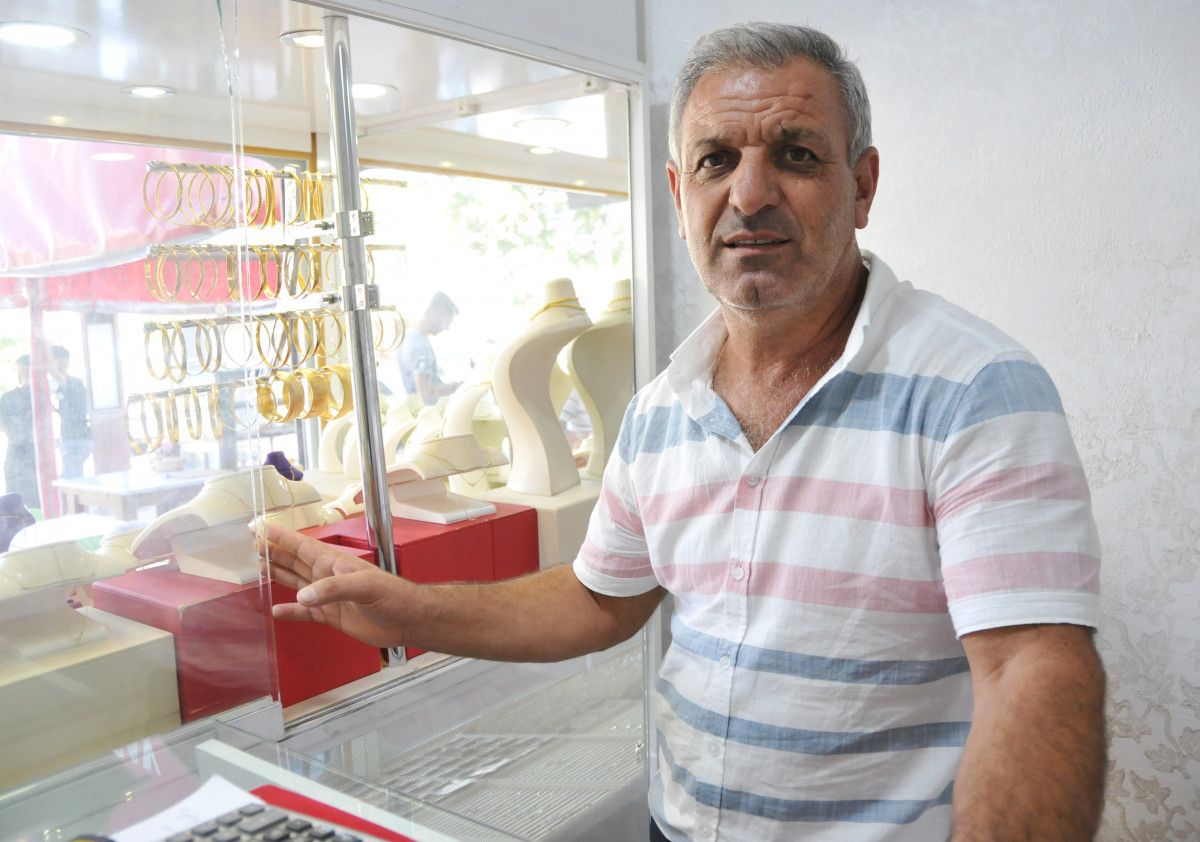 Antalya daki kuyumcuyu soyan hırsızlar, imitasyon ürünleri çaldı #1