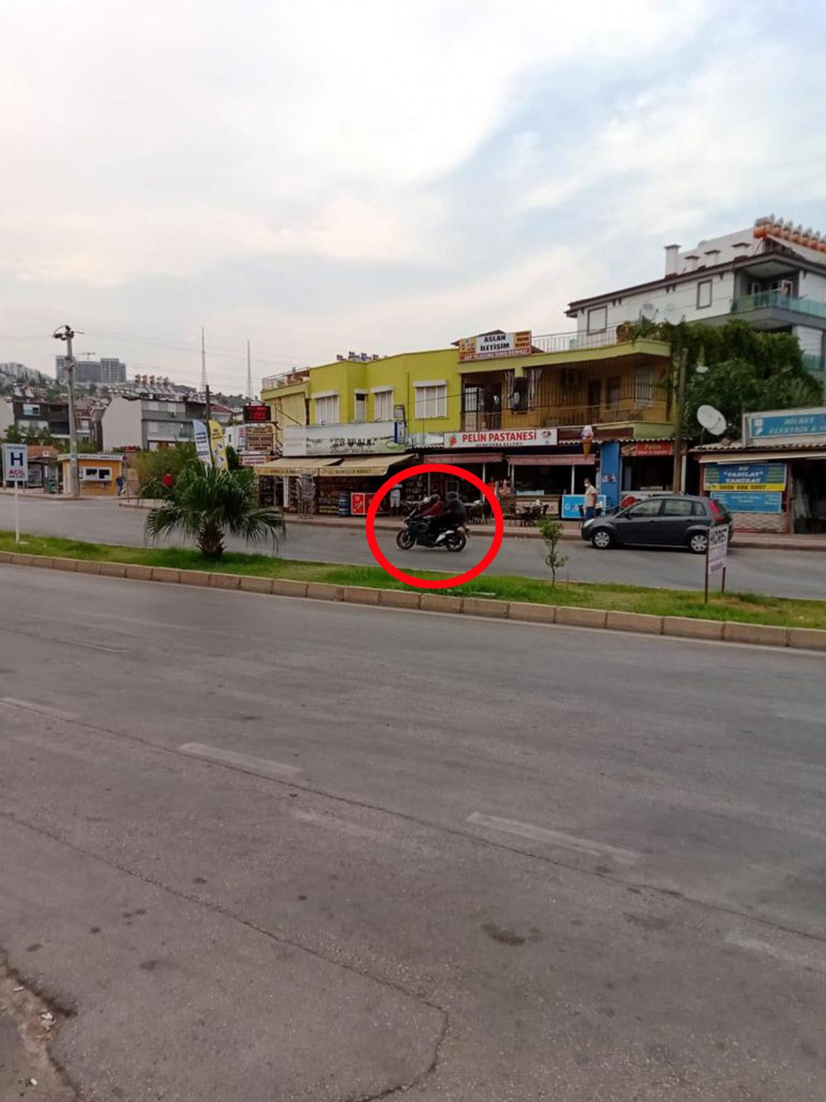 Antalya daki kuyumcuyu soyan hırsızlar, imitasyon ürünleri çaldı #3
