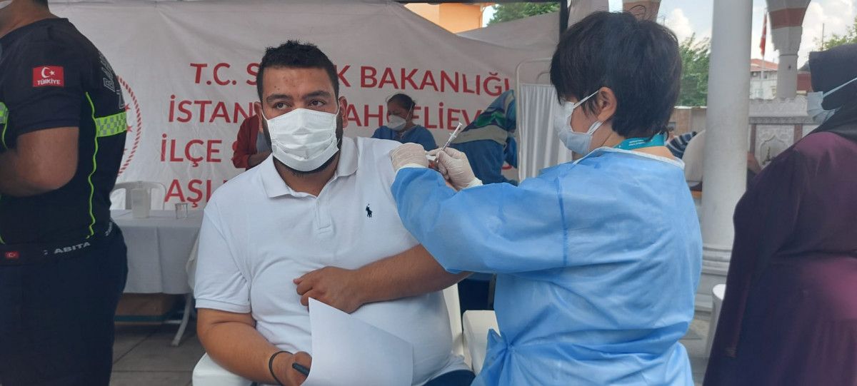 Bahçelievler’de cami avlusuna seyyar aşı istasyonu kuruldu #2