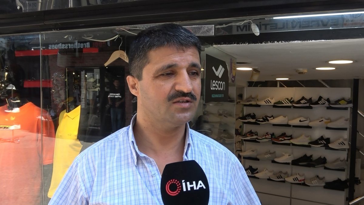 Bursa daki çarşıda 10 mağazaya girmeye çalışan hırsızlar kamerada #3