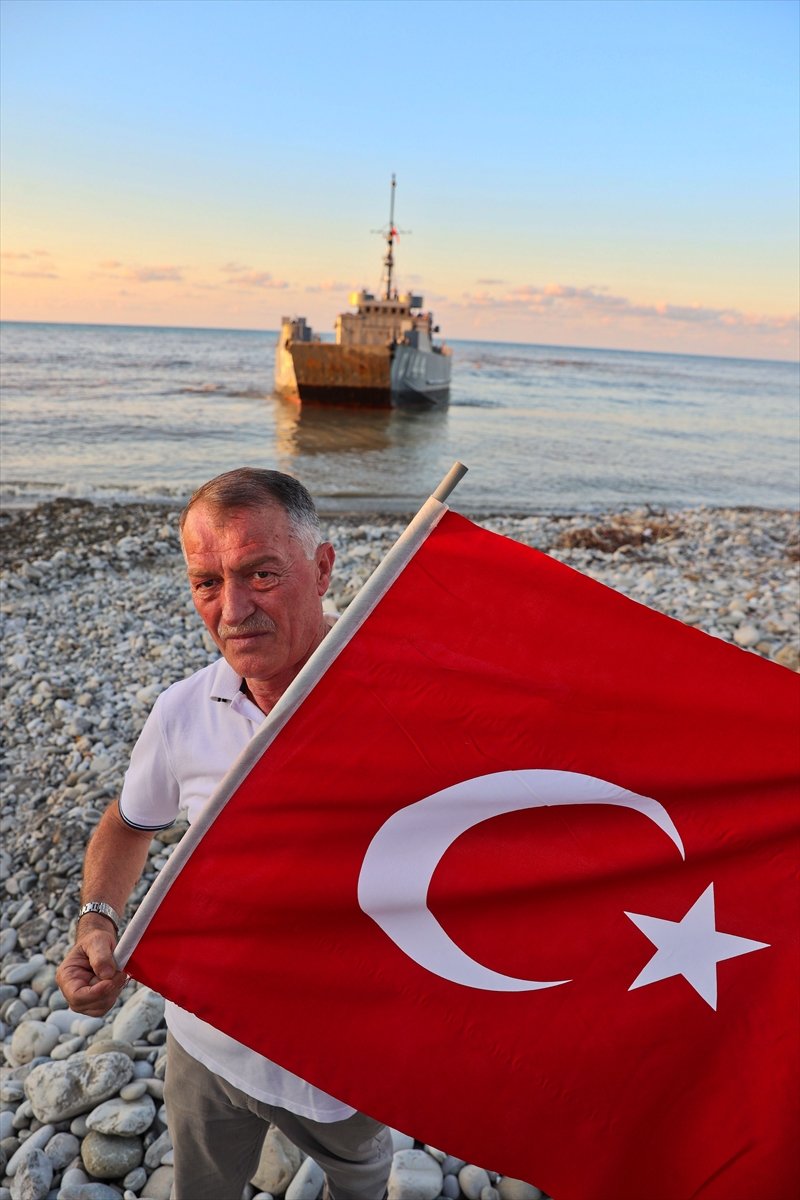 Deniz Kuvvetleri Komutanlığının çıkarma gemisi iş makineleriyle Sinop a ulaştı #8