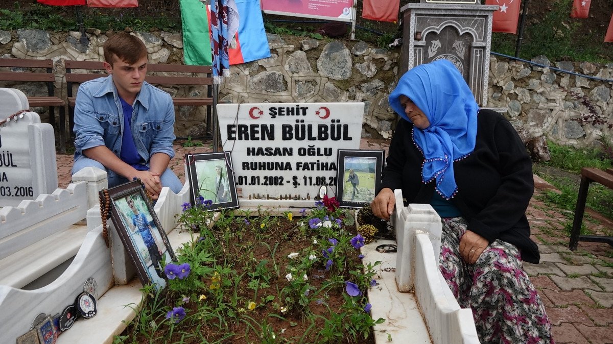 Eren Bülbül’ü oynayan oyuncu, anne Ayşe Bülbül’ü duygulandırdı #1