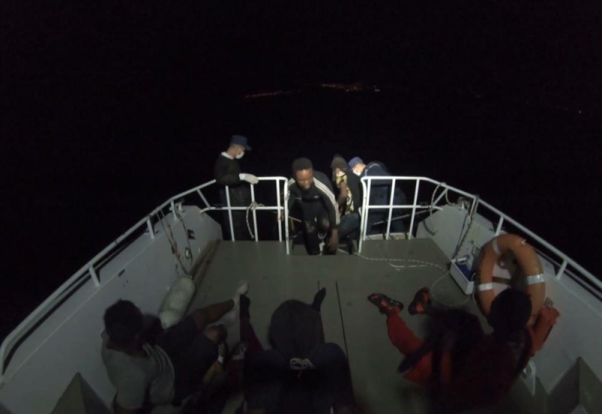 İzmir de 11 düzensiz göçmen kurtarıldı #1