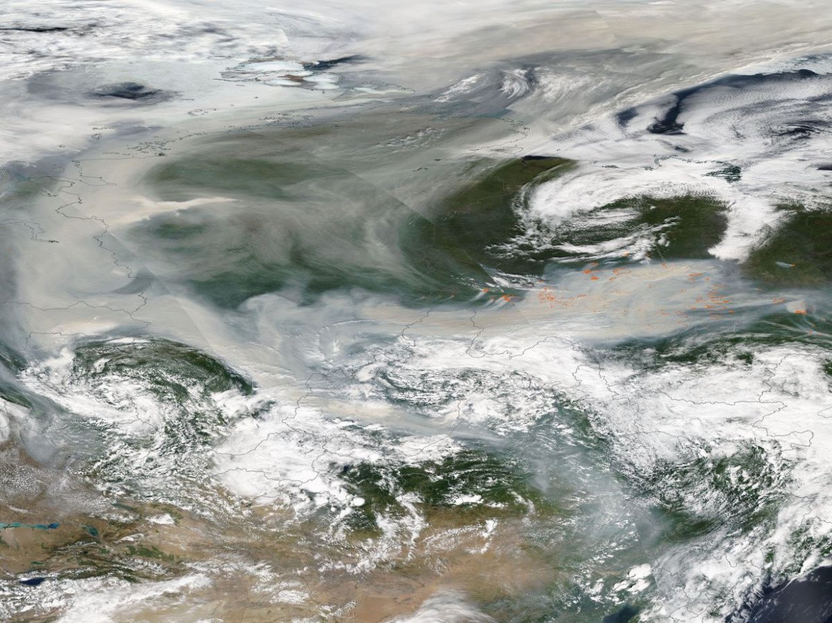 Sibirya’da orman yangınlarından yükselen duman, Kuzey Kutbu’na ulaştı #1