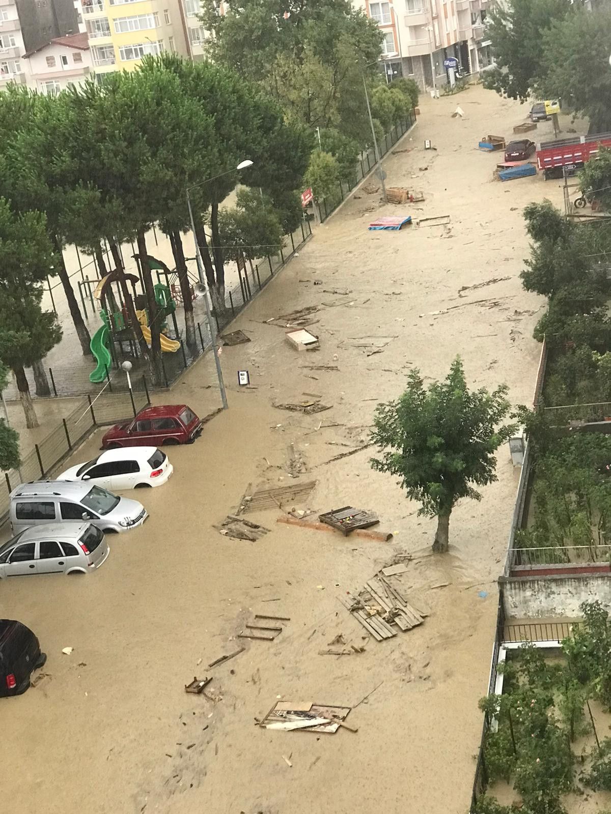 Sinop ve Samsun da sağanak yağış, seli beraberinde getirdi #6