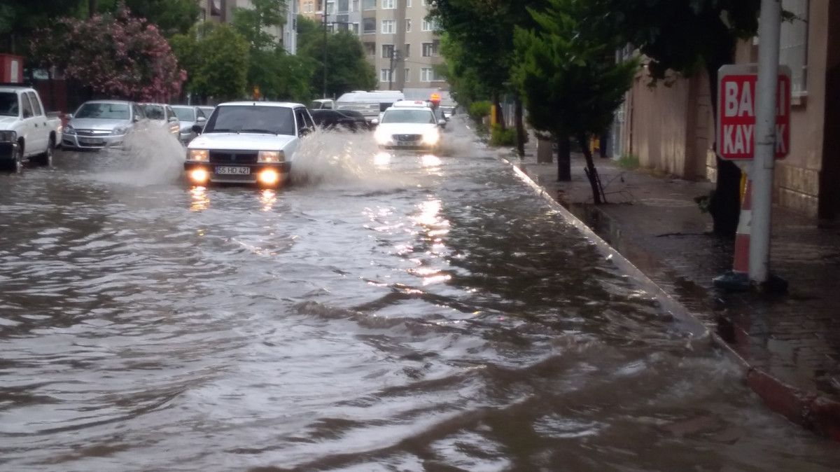 Sinop ve Samsun da sağanak yağış, seli beraberinde getirdi #9