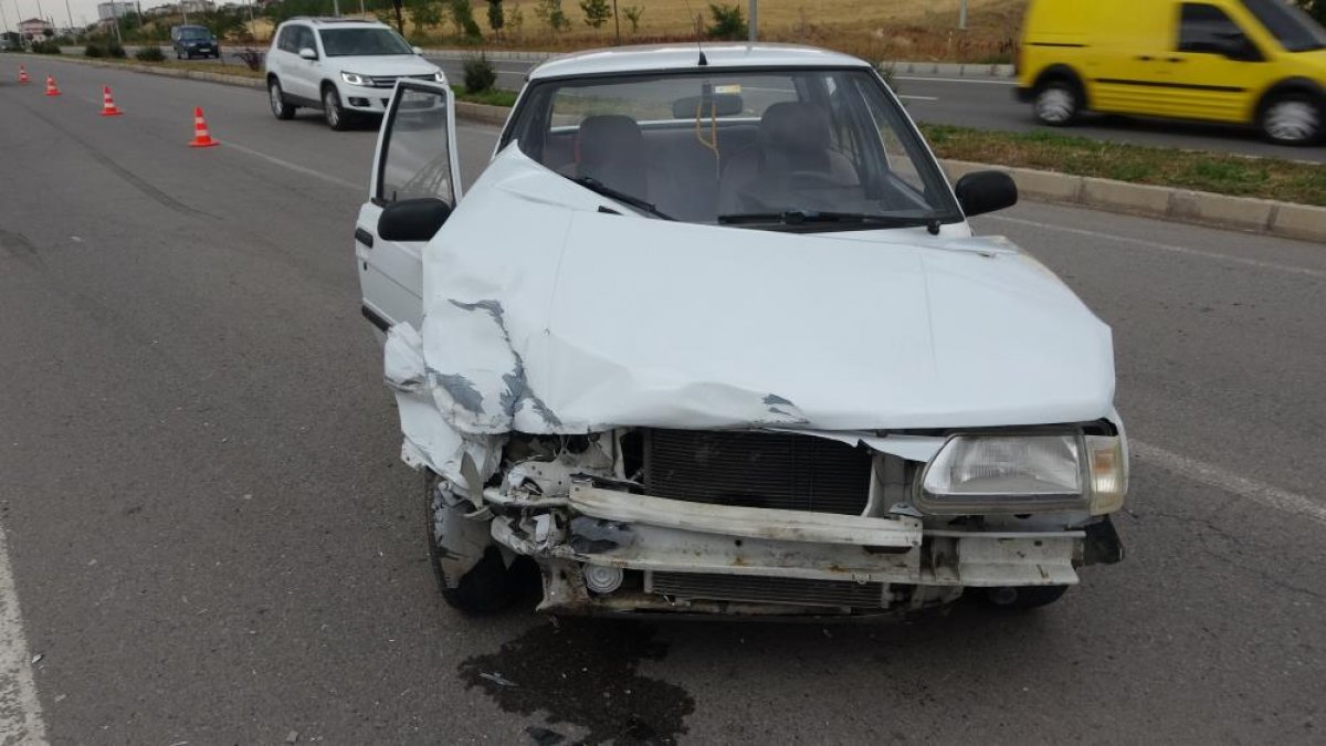 Sivas ta trafik kazası: 3 yaralı #2