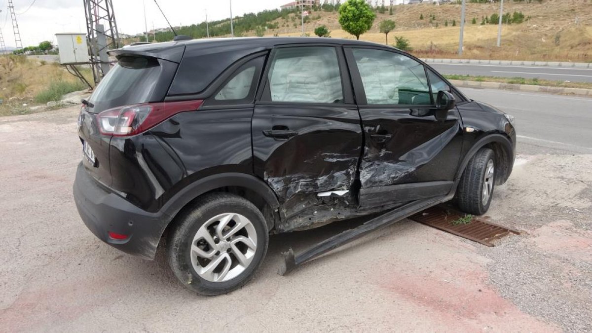 Sivas ta trafik kazası: 3 yaralı #3
