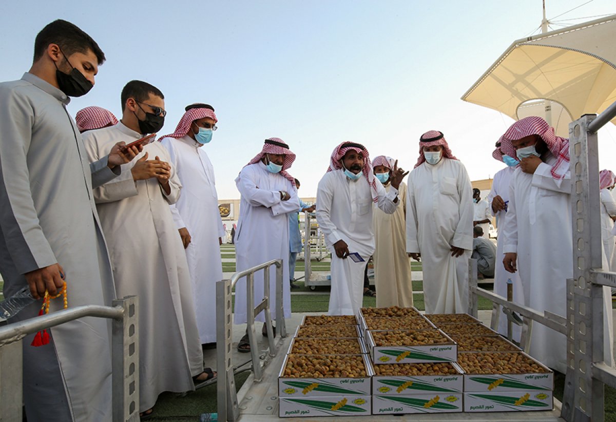 Suudi Arabistan da hurma pazarı kuruldu #1
