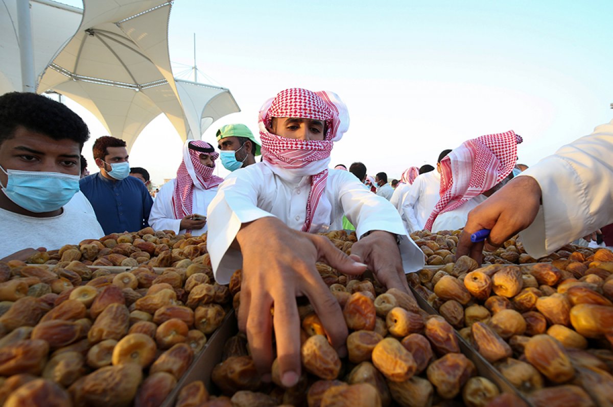 Suudi Arabistan da hurma pazarı kuruldu #2