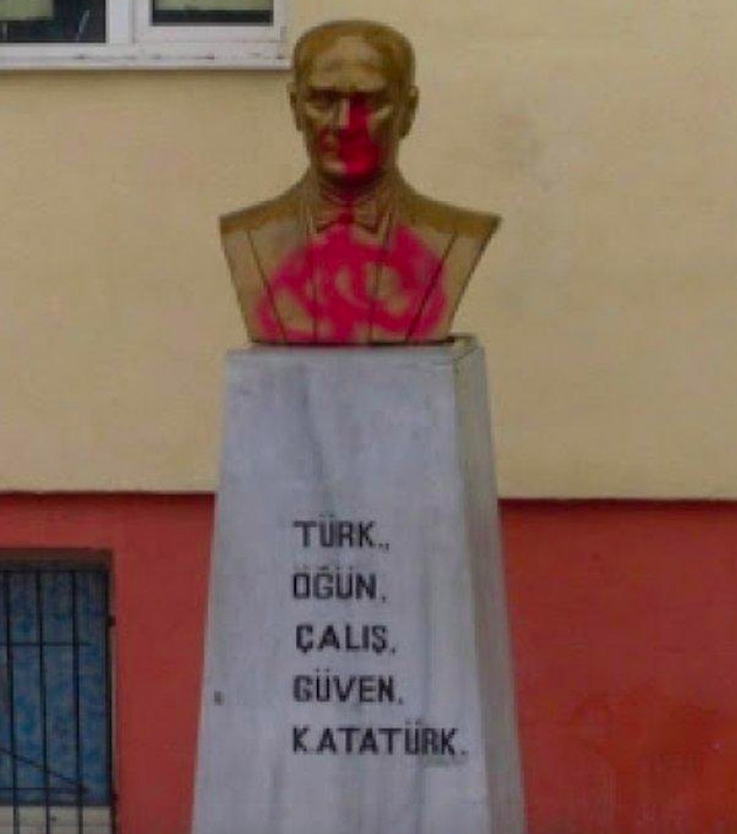 Tekirdağ da 3 farklı okulda Atatürk büstüne saldıran şüpheliye 29 yıla kadar hapis istemi #4