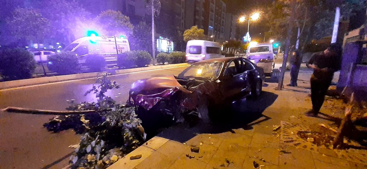 Tuzla’da alkollü sürücü kaza yaptı: 1’i ağı 2 yaralı #1