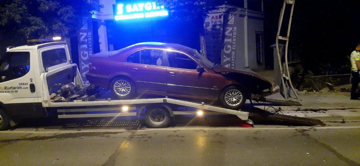 Tuzla’da alkollü sürücü kaza yaptı: 1’i ağı 2 yaralı #3